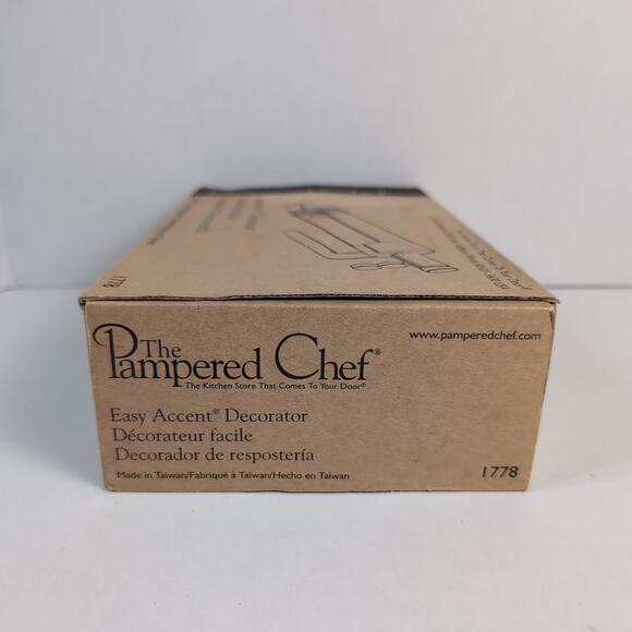 The Pampered Chef Easy Accent Decorator Cake Icing Frosting Kit 6 Tips 1778 - Picture 13 of 14